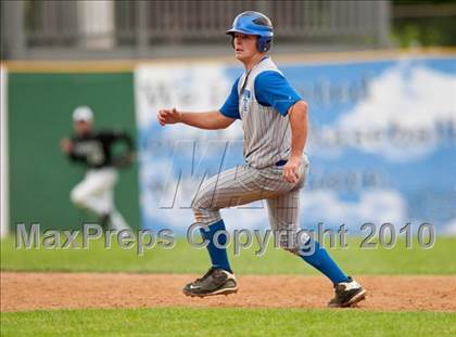 Thumbnail 1 in Roseville vs. Tartan (Section 4AAA Playoffs) photogallery.