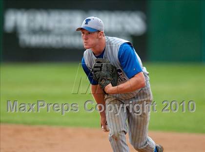Thumbnail 2 in Roseville vs. Tartan (Section 4AAA Playoffs) photogallery.