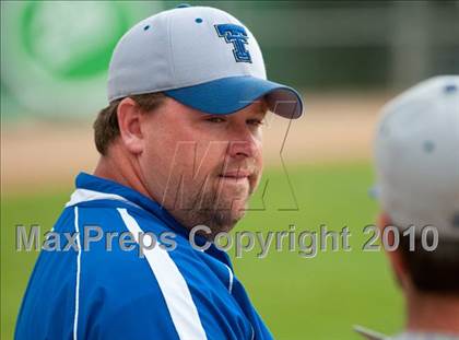 Thumbnail 1 in Roseville vs. Tartan (Section 4AAA Playoffs) photogallery.