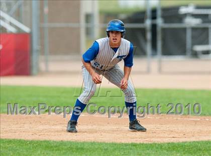 Thumbnail 2 in Roseville vs. Tartan (Section 4AAA Playoffs) photogallery.