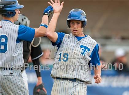 Thumbnail 2 in Roseville vs. Tartan (Section 4AAA Playoffs) photogallery.