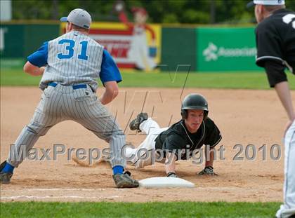 Thumbnail 1 in Roseville vs. Tartan (Section 4AAA Playoffs) photogallery.