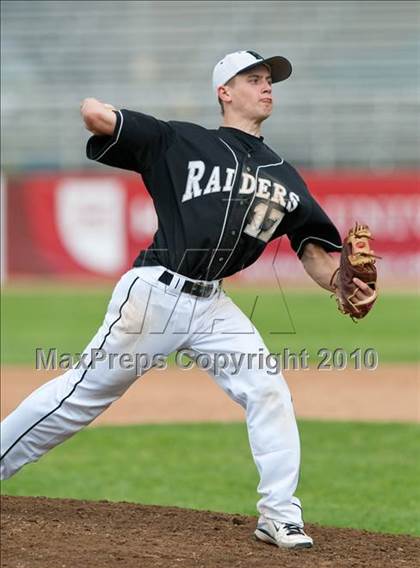 Thumbnail 2 in Roseville vs. Tartan (Section 4AAA Playoffs) photogallery.