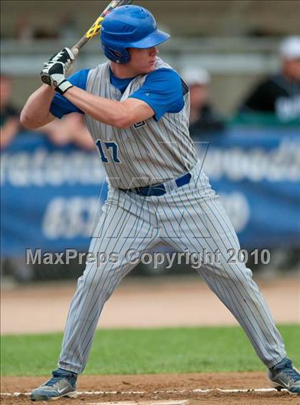 Thumbnail 1 in Roseville vs. Tartan (Section 4AAA Playoffs) photogallery.