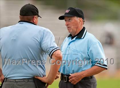 Thumbnail 1 in Roseville vs. Tartan (Section 4AAA Playoffs) photogallery.