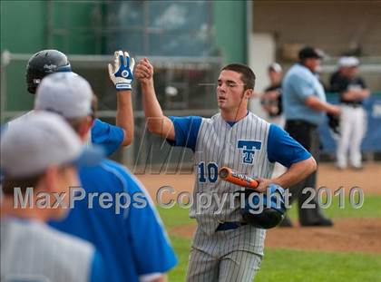 Thumbnail 1 in Roseville vs. Tartan (Section 4AAA Playoffs) photogallery.