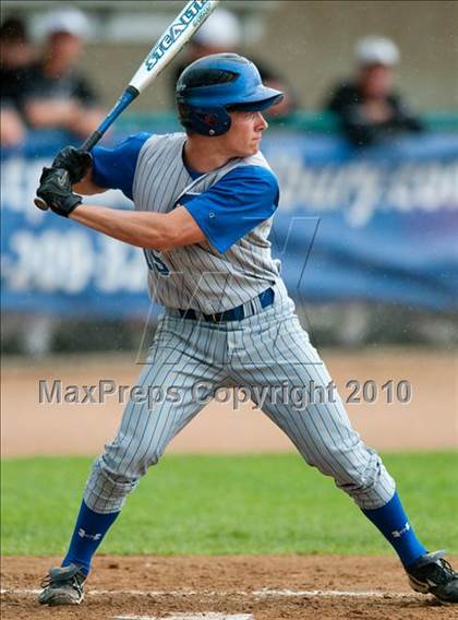Thumbnail 2 in Roseville vs. Tartan (Section 4AAA Playoffs) photogallery.