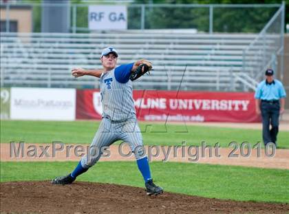Thumbnail 1 in Roseville vs. Tartan (Section 4AAA Playoffs) photogallery.