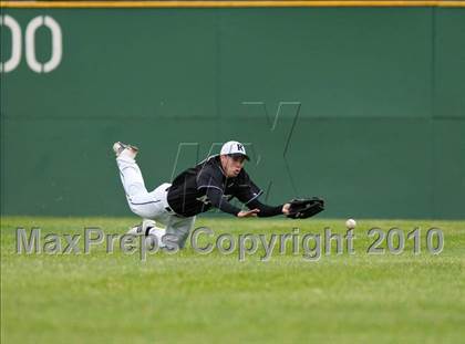 Thumbnail 3 in Roseville vs. Tartan (Section 4AAA Playoffs) photogallery.