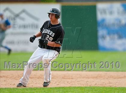 Thumbnail 2 in Roseville vs. Tartan (Section 4AAA Playoffs) photogallery.