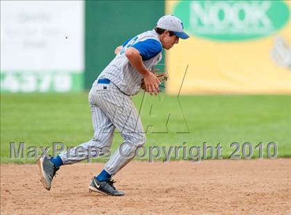 Thumbnail 3 in Roseville vs. Tartan (Section 4AAA Playoffs) photogallery.
