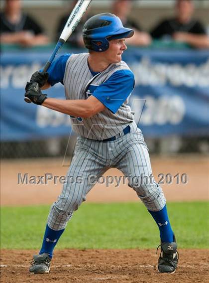 Thumbnail 1 in Roseville vs. Tartan (Section 4AAA Playoffs) photogallery.