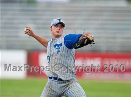Thumbnail 3 in Roseville vs. Tartan (Section 4AAA Playoffs) photogallery.