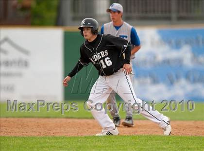 Thumbnail 1 in Roseville vs. Tartan (Section 4AAA Playoffs) photogallery.