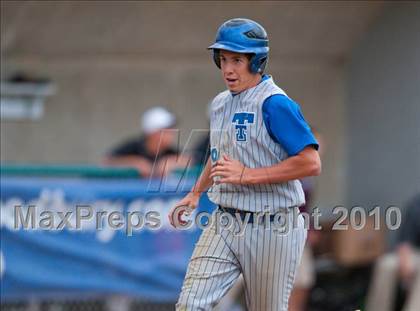 Thumbnail 1 in Roseville vs. Tartan (Section 4AAA Playoffs) photogallery.