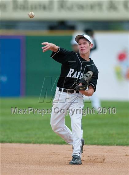 Thumbnail 1 in Roseville vs. Tartan (Section 4AAA Playoffs) photogallery.