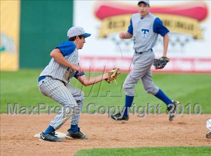 Thumbnail 3 in Roseville vs. Tartan (Section 4AAA Playoffs) photogallery.