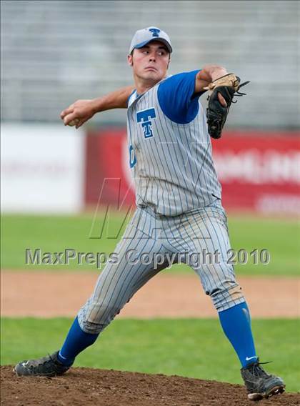 Thumbnail 2 in Roseville vs. Tartan (Section 4AAA Playoffs) photogallery.