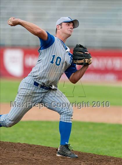 Thumbnail 3 in Roseville vs. Tartan (Section 4AAA Playoffs) photogallery.