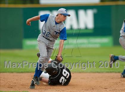 Thumbnail 2 in Roseville vs. Tartan (Section 4AAA Playoffs) photogallery.