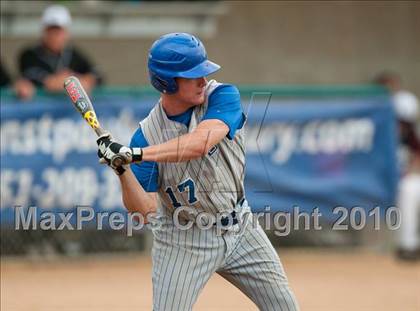 Thumbnail 1 in Roseville vs. Tartan (Section 4AAA Playoffs) photogallery.