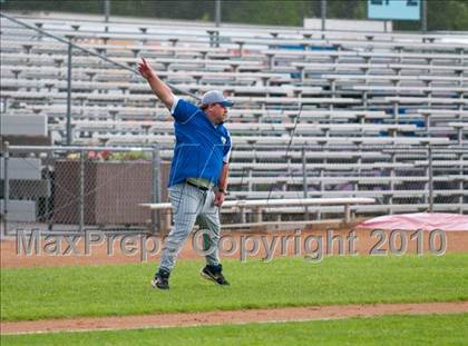 Thumbnail 3 in Roseville vs. Tartan (Section 4AAA Playoffs) photogallery.