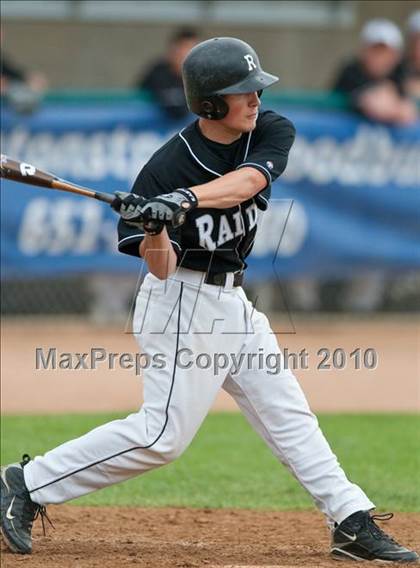 Thumbnail 1 in Roseville vs. Tartan (Section 4AAA Playoffs) photogallery.