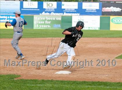 Thumbnail 1 in Roseville vs. Tartan (Section 4AAA Playoffs) photogallery.