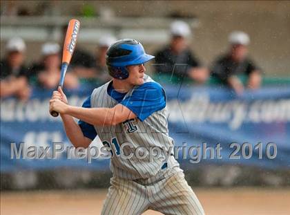 Thumbnail 2 in Roseville vs. Tartan (Section 4AAA Playoffs) photogallery.