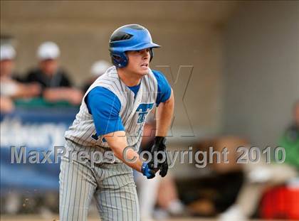 Thumbnail 1 in Roseville vs. Tartan (Section 4AAA Playoffs) photogallery.