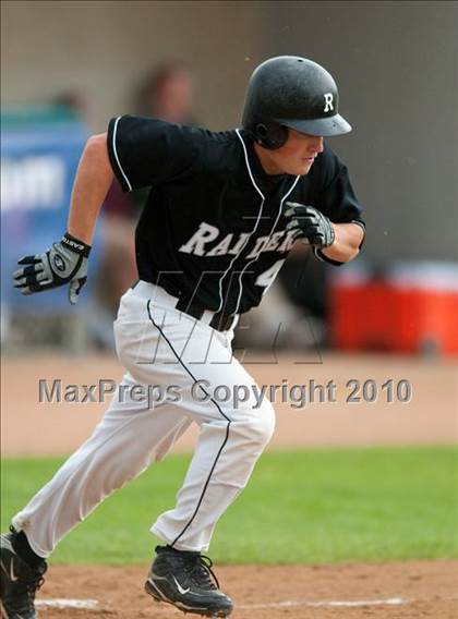 Thumbnail 1 in Roseville vs. Tartan (Section 4AAA Playoffs) photogallery.