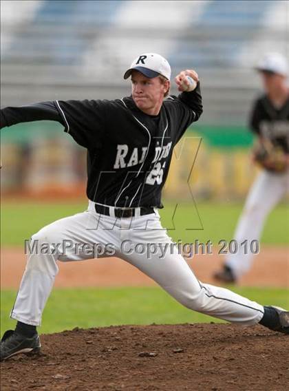 Thumbnail 3 in Roseville vs. Tartan (Section 4AAA Playoffs) photogallery.