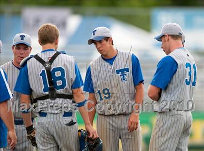 Thumbnail 2 in Roseville vs. Tartan (Section 4AAA Playoffs) photogallery.