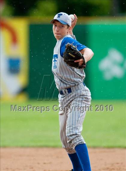 Thumbnail 2 in Roseville vs. Tartan (Section 4AAA Playoffs) photogallery.