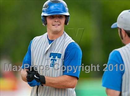 Thumbnail 2 in Roseville vs. Tartan (Section 4AAA Playoffs) photogallery.