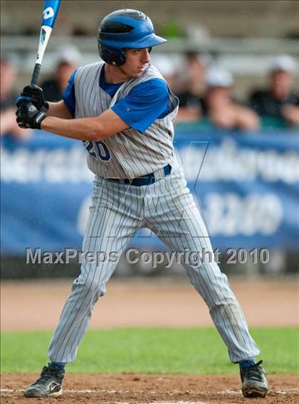 Thumbnail 1 in Roseville vs. Tartan (Section 4AAA Playoffs) photogallery.