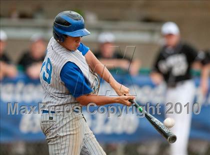 Thumbnail 3 in Roseville vs. Tartan (Section 4AAA Playoffs) photogallery.