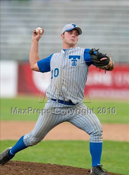 Thumbnail 3 in Roseville vs. Tartan (Section 4AAA Playoffs) photogallery.