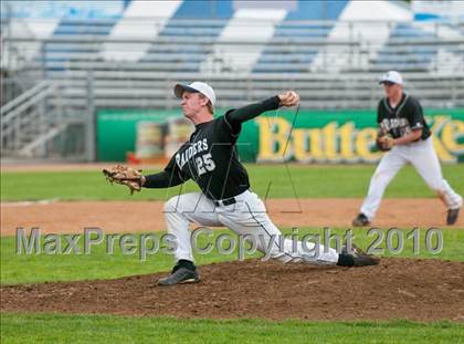 Thumbnail 3 in Roseville vs. Tartan (Section 4AAA Playoffs) photogallery.