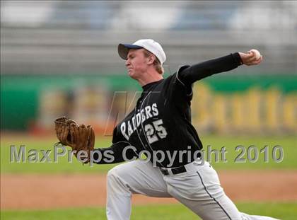 Thumbnail 1 in Roseville vs. Tartan (Section 4AAA Playoffs) photogallery.