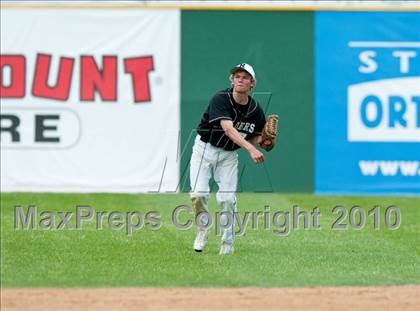 Thumbnail 3 in Roseville vs. Tartan (Section 4AAA Playoffs) photogallery.