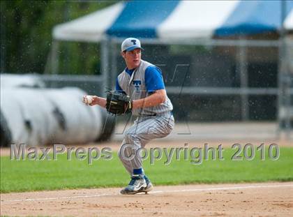 Thumbnail 3 in Roseville vs. Tartan (Section 4AAA Playoffs) photogallery.
