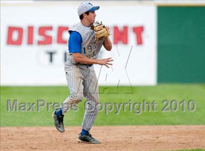 Thumbnail 2 in Roseville vs. Tartan (Section 4AAA Playoffs) photogallery.