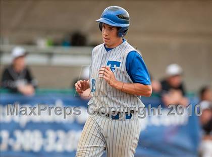 Thumbnail 1 in Roseville vs. Tartan (Section 4AAA Playoffs) photogallery.