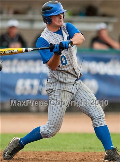 Thumbnail 1 in Roseville vs. Tartan (Section 4AAA Playoffs) photogallery.