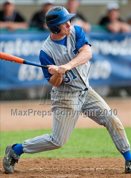 Thumbnail 1 in Roseville vs. Tartan (Section 4AAA Playoffs) photogallery.
