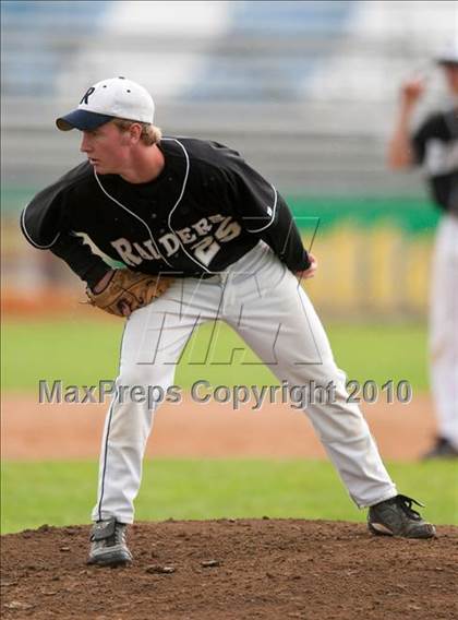 Thumbnail 2 in Roseville vs. Tartan (Section 4AAA Playoffs) photogallery.