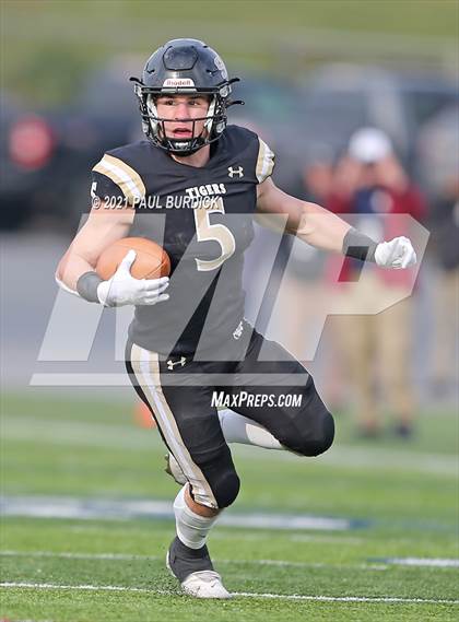 Thumbnail 2 in Southern Columbia Area vs Serra Catholic (PIAA  2A Championship) photogallery.