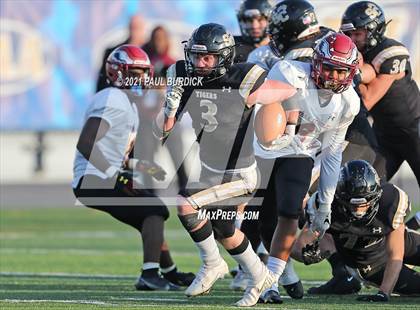 Thumbnail 3 in Southern Columbia Area vs Serra Catholic (PIAA  2A Championship) photogallery.
