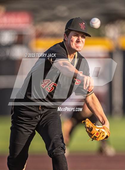 Thumbnail 2 in JSerra Catholic @ Servite photogallery.